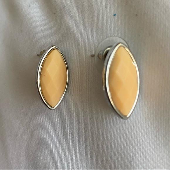 Peach stone necklace - Picture 2 of 2